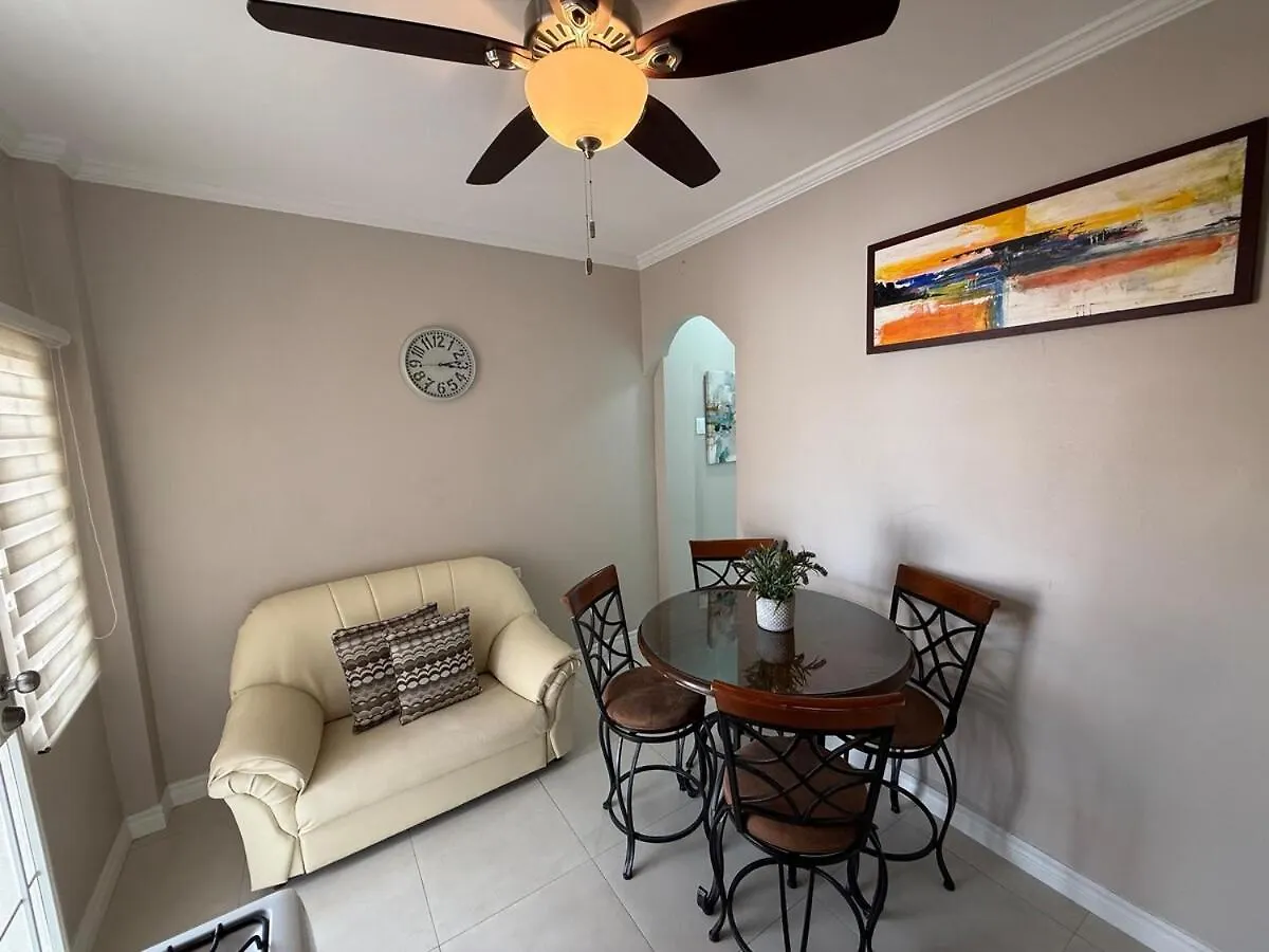 Veroniques House Cozy Modern 1-Bedroom In Vibrant Woodbrook Port of Spain 0*,  Trinité-et-Tobago